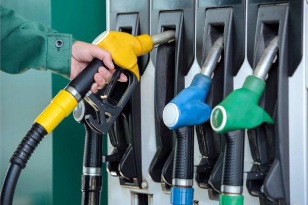 Cómo ahorrar en gasolina: 17 trucos para gastar menos