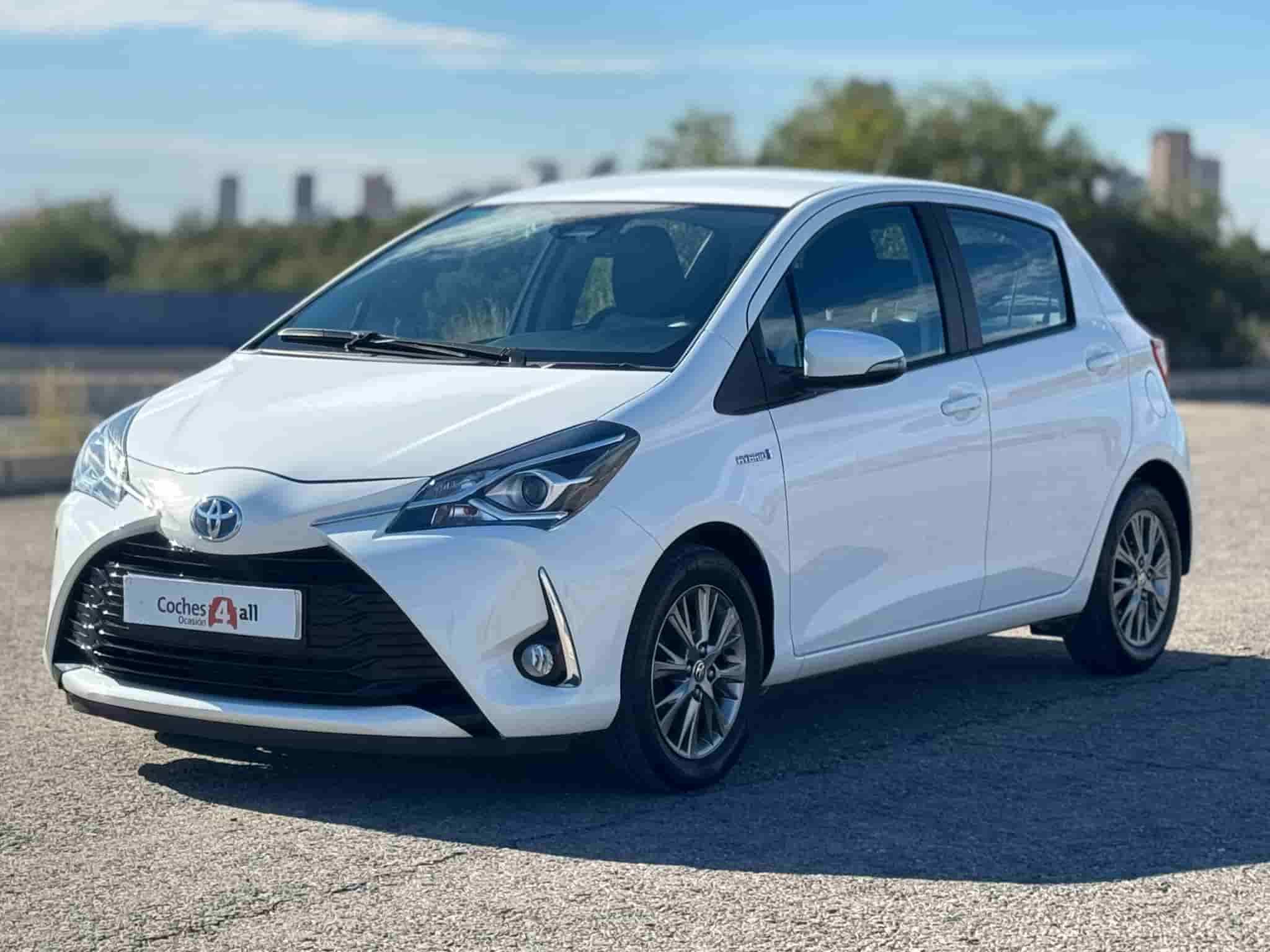 TOYOTA YARIS HYBRID 100HP AUT
