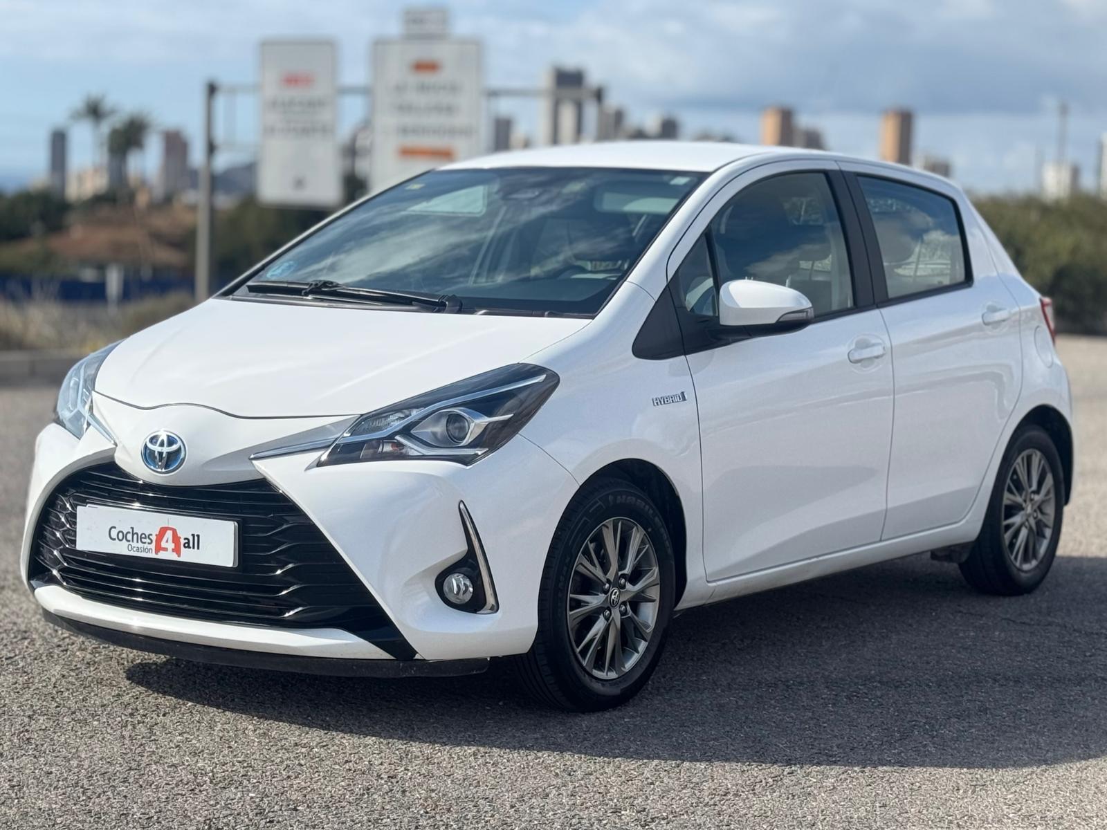 TOYOTA YARIS HIBRIDO 100HP AUT
